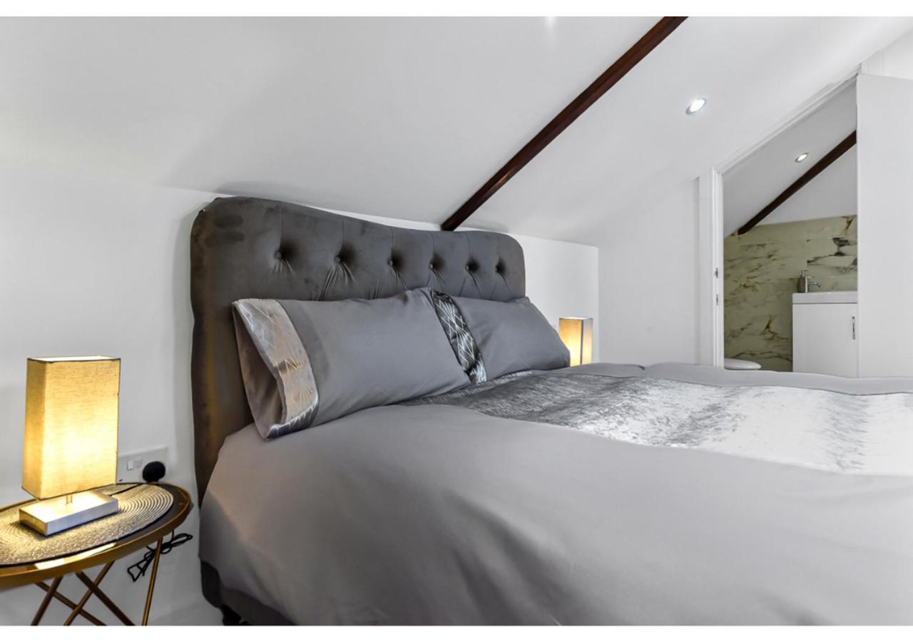 Sleek And Modern Studio With Minimalist Vibe Apartment เชมส์ฟอร์ด ภายนอก รูปภาพ