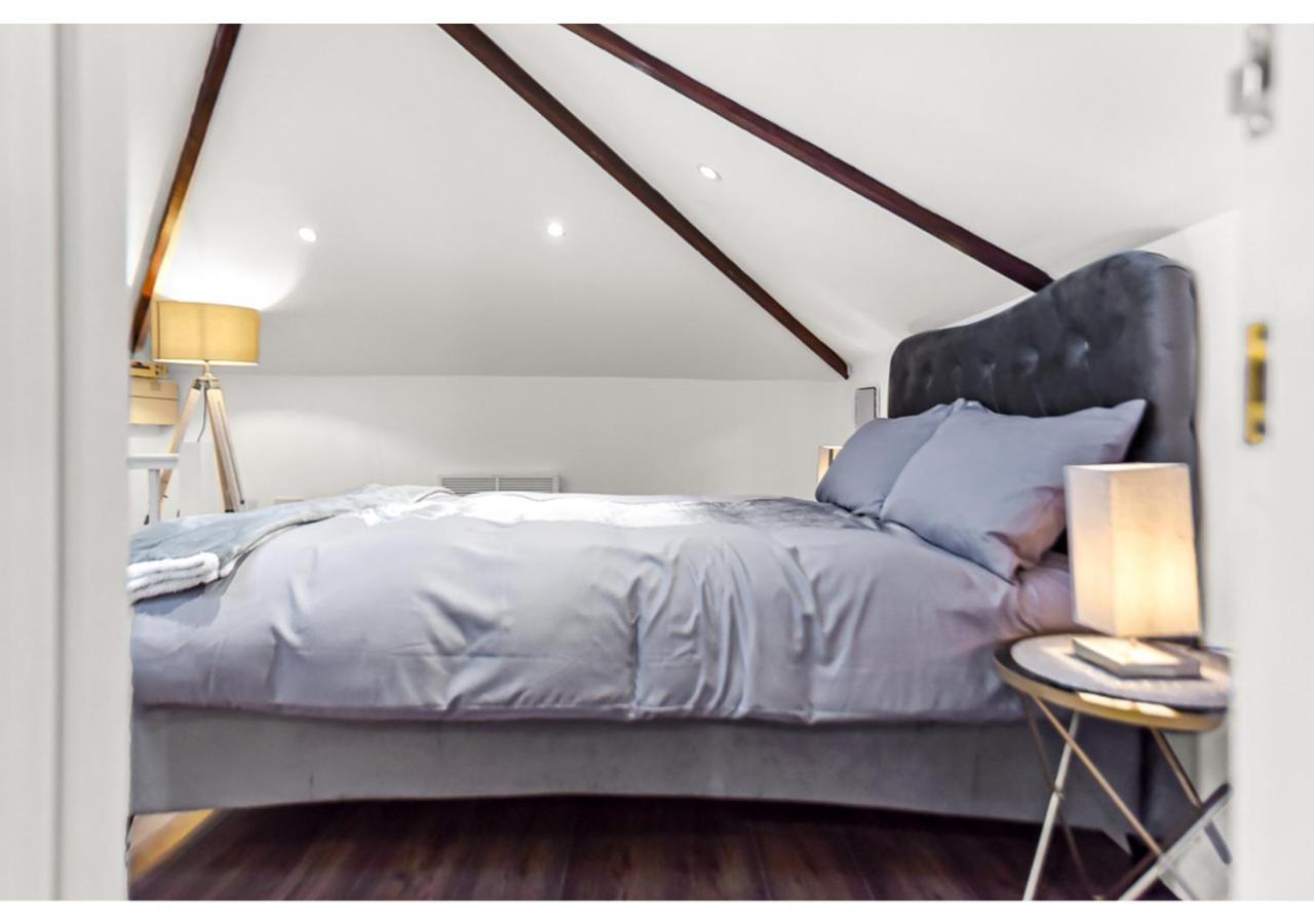 Sleek And Modern Studio With Minimalist Vibe Apartment เชมส์ฟอร์ด ภายนอก รูปภาพ
