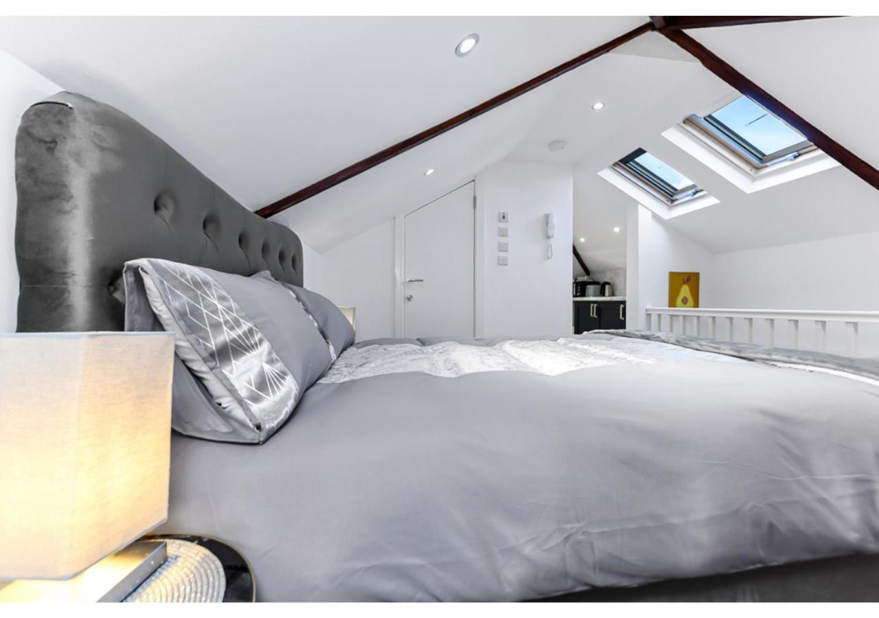 Sleek And Modern Studio With Minimalist Vibe Apartment เชมส์ฟอร์ด ภายนอก รูปภาพ