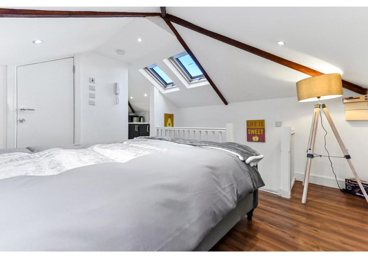 Sleek And Modern Studio With Minimalist Vibe Apartment เชมส์ฟอร์ด ภายนอก รูปภาพ