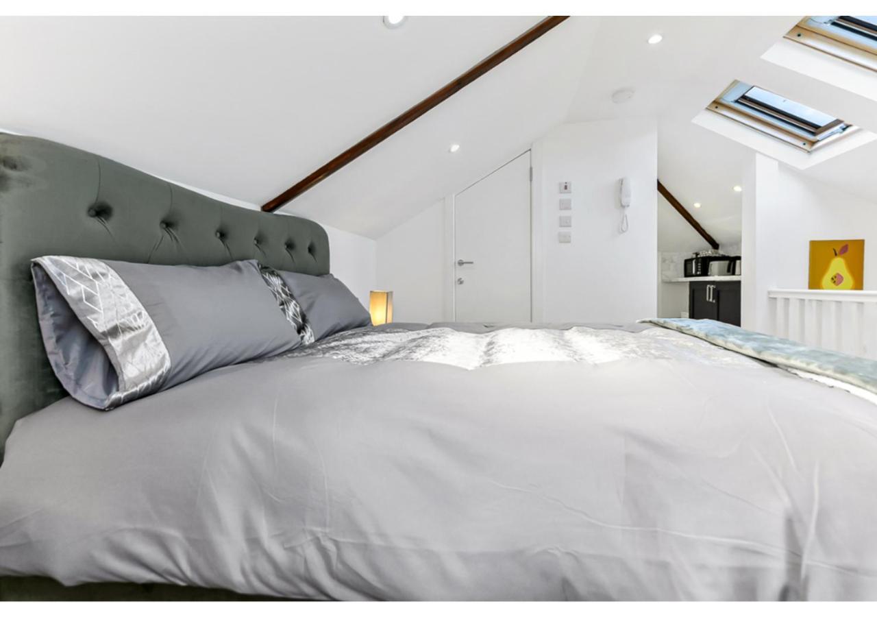 Sleek And Modern Studio With Minimalist Vibe Apartment เชมส์ฟอร์ด ภายนอก รูปภาพ